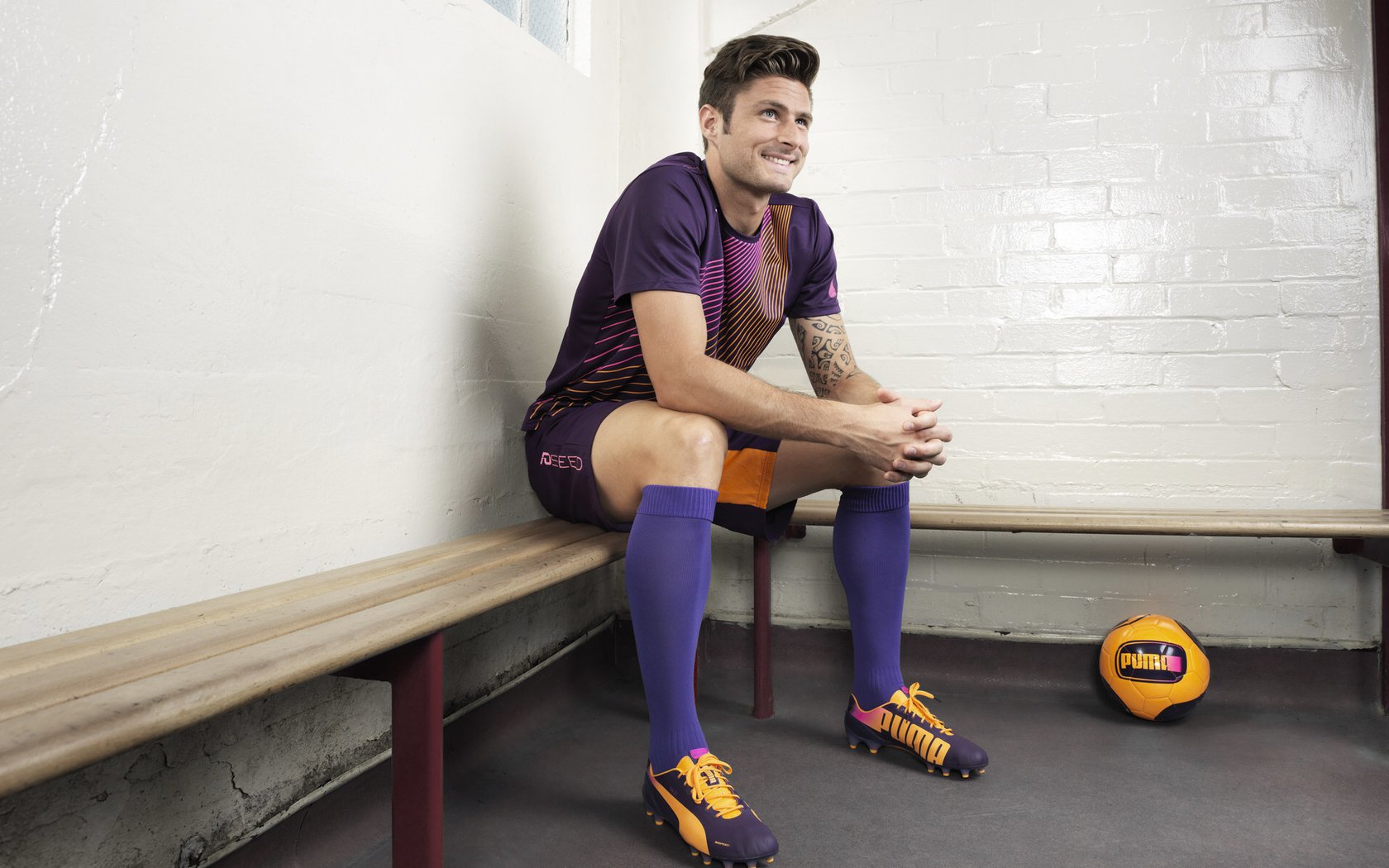 开云在线赛事平台-双星闪耀,绿茵场法国轻骑破阵,羽毛球场桃田孤影纵横